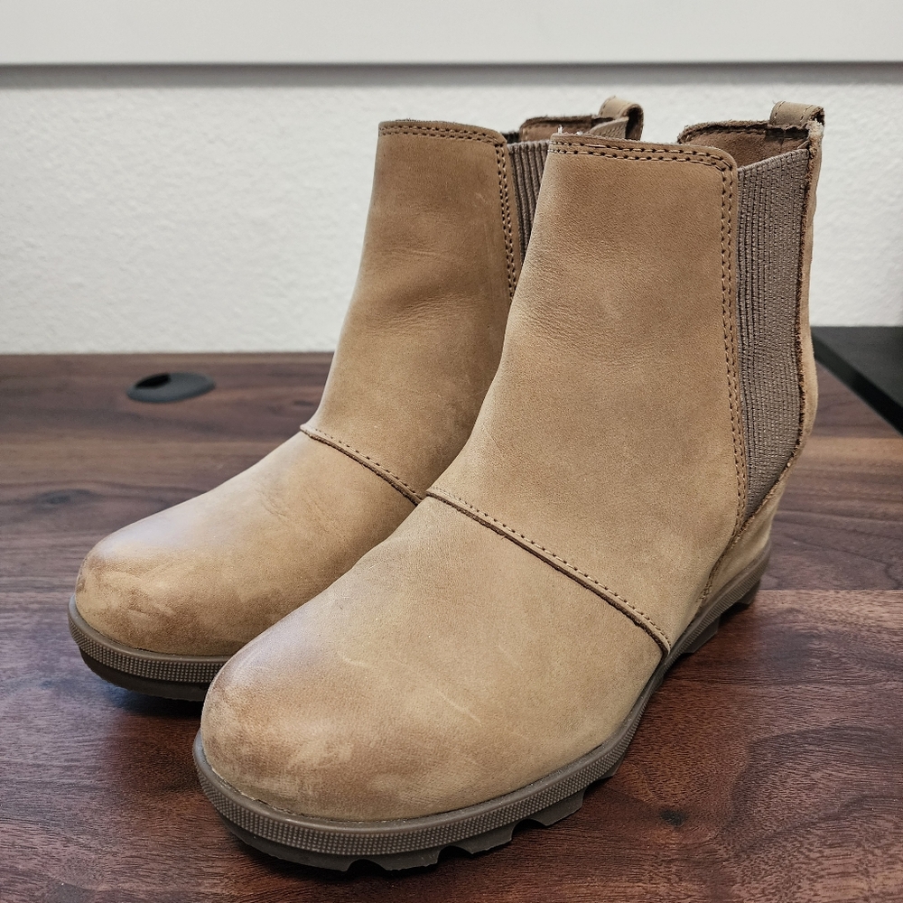 Sorel Joan of Arctic Wedge II Tan Chelsea Boots